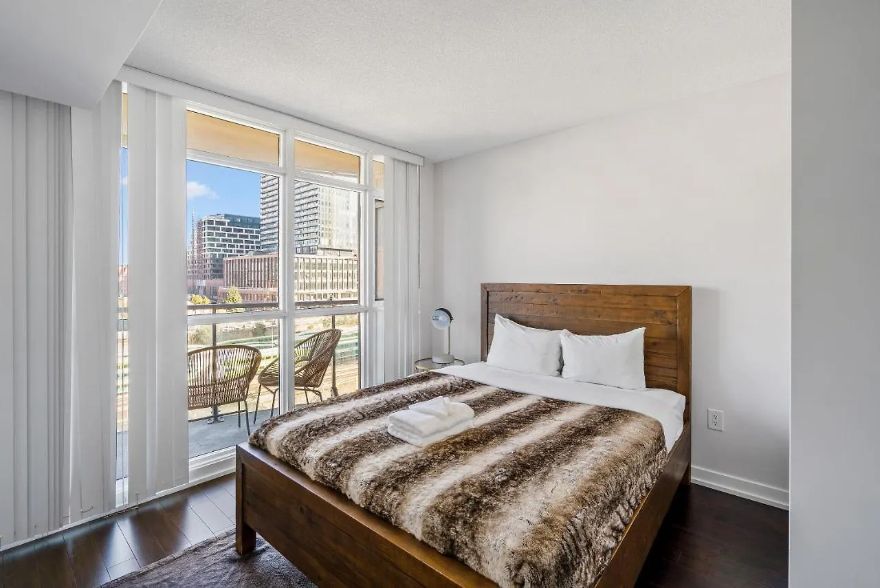 Lejlighed Family Oriented Downtown Toronto 2Bdrm Condo With Parking & Office Space