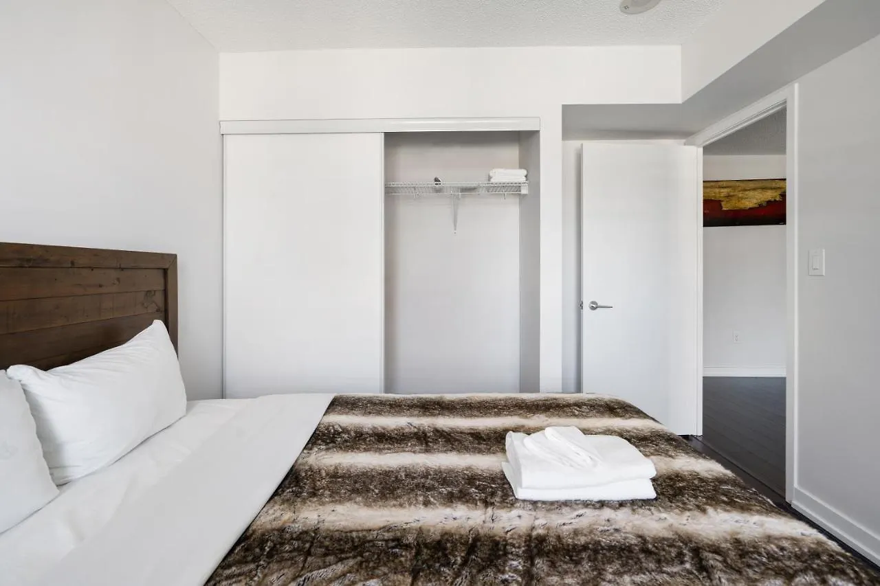 Lejlighed Family Oriented Downtown Toronto 2Bdrm Condo With Parking & Office Space Canada