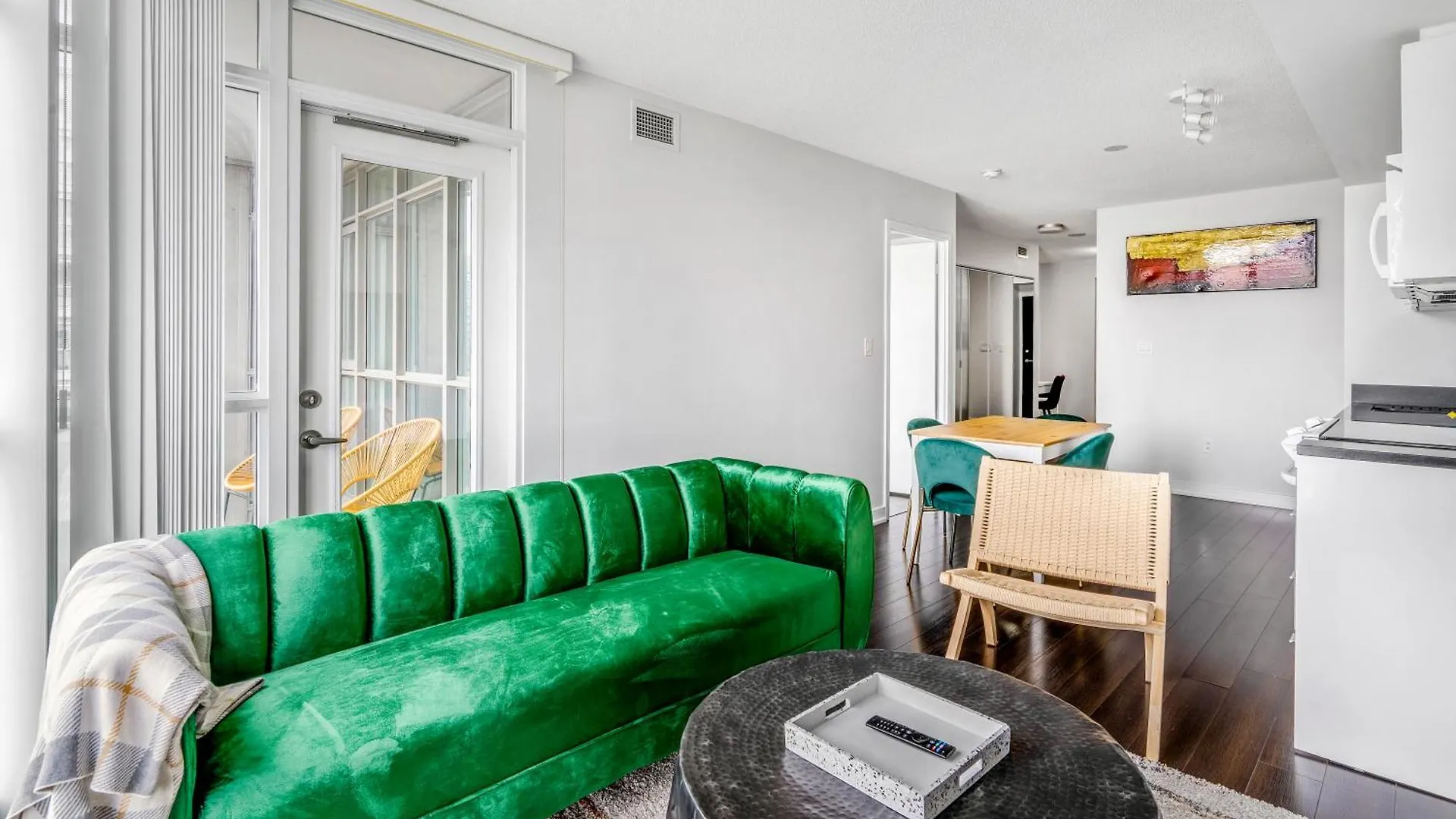 Lejlighed Family Oriented Downtown Toronto 2Bdrm Condo With Parking & Office Space